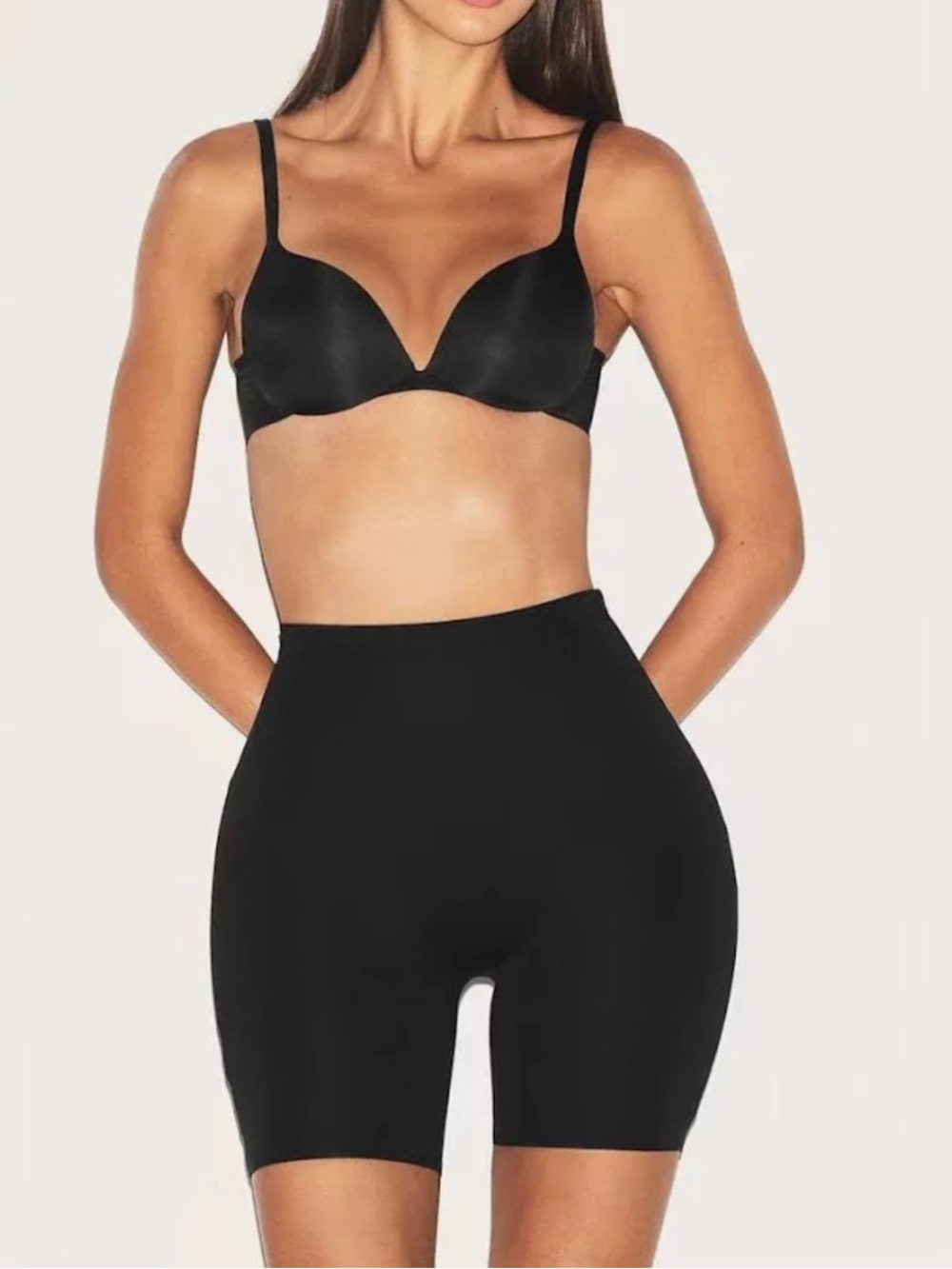 Skims Body Hip Shaping Mid Thigh Short  size M